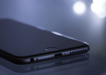 改變世界的智慧型手機-iPhone 發展史 (六) : 跟上大螢幕風潮 (2014 – 2015)