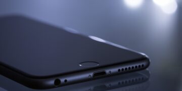 改變世界的智慧型手機-iPhone 發展史 (六) : 跟上大螢幕風潮 (2014 – 2015)
